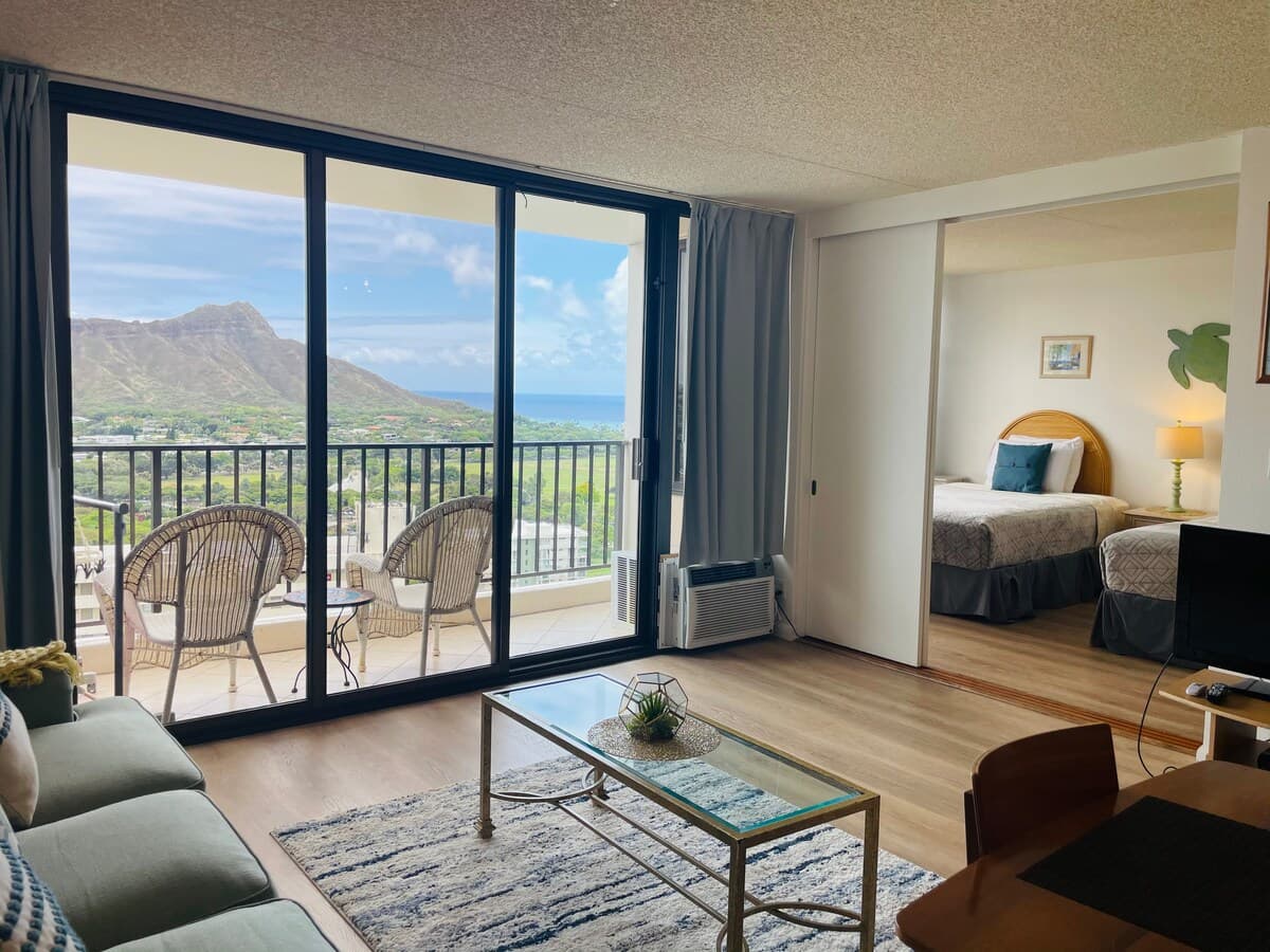 Waikiki Banyan HighFloor 1 bdrm - Photo 4