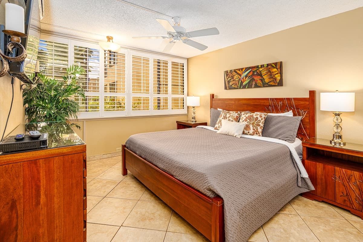 Condo in Kihei · ★4.75 · 2 bedrooms · 3 beds · 2 private baths - Photo 3