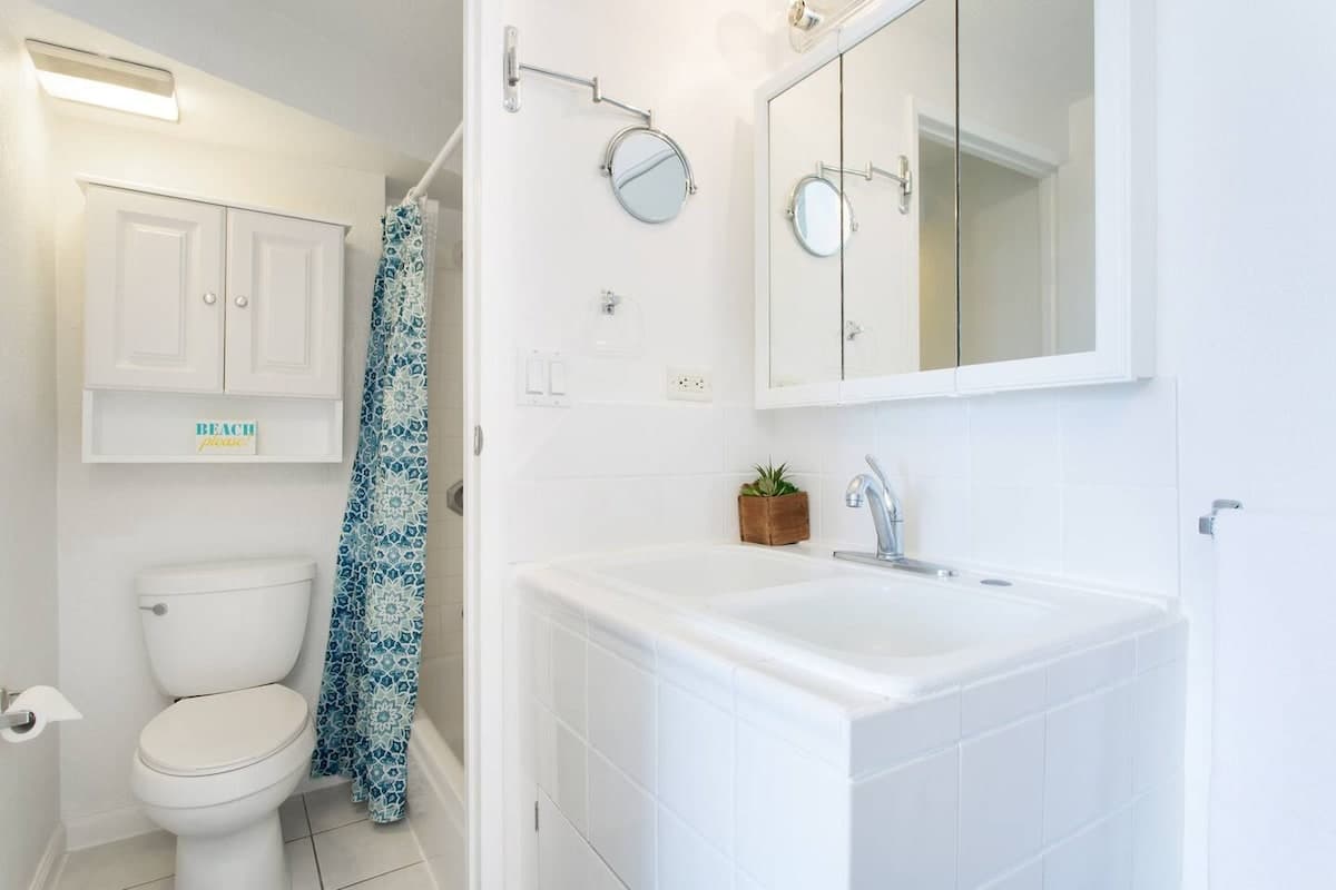 Ocean Blue studio and view King bed! - Photo 3