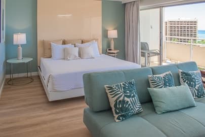 Luxurious Ocean View Ilikai Condo - Photo 1