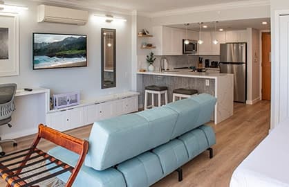 Luxurious Ocean View Ilikai Condo - Photo 3