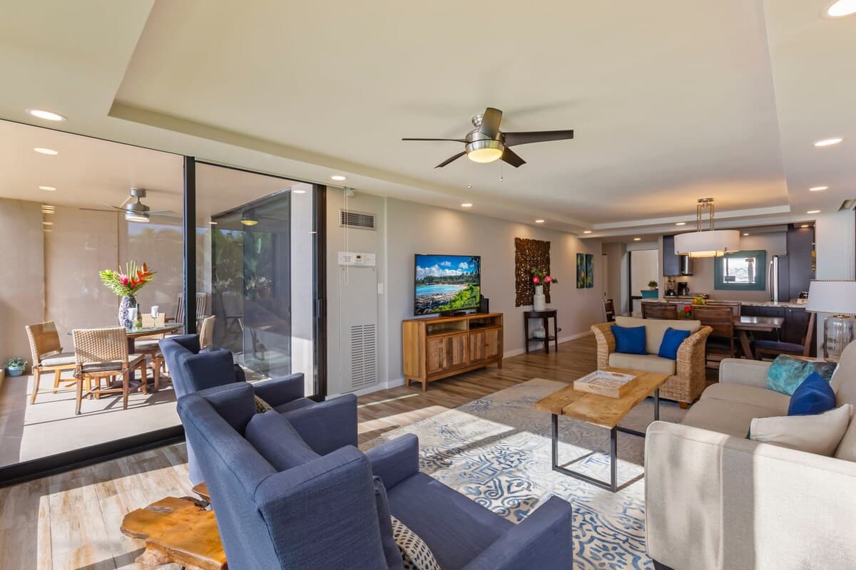 Condo in Lahaina · ★4.92 · 2 bedrooms · 3 beds · 2 baths - Photo 3