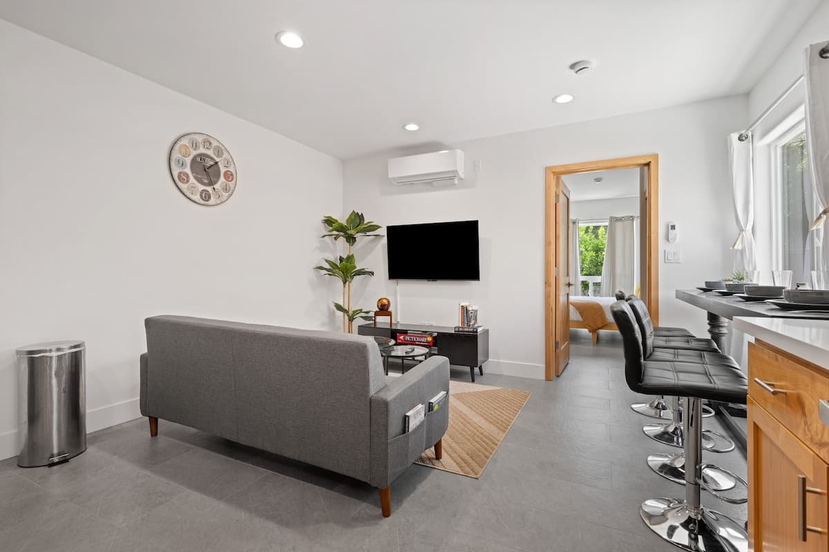 Touch-Free Flush Duplex in San Jose - Photo 5