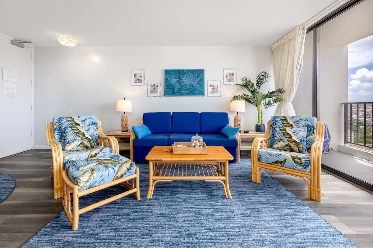 Waikiki condo w/ lanai, ocean views & beach gear - Photo 3