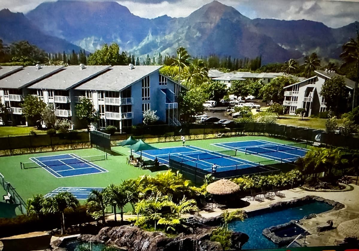 Condo in Princeville · ★5.0 · 1 bedroom · 3 beds · 2 private baths - Photo 1