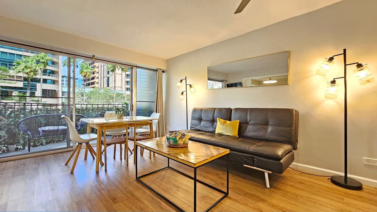 Aloha Stay – 2BR w/ Free Parking - Photo 3