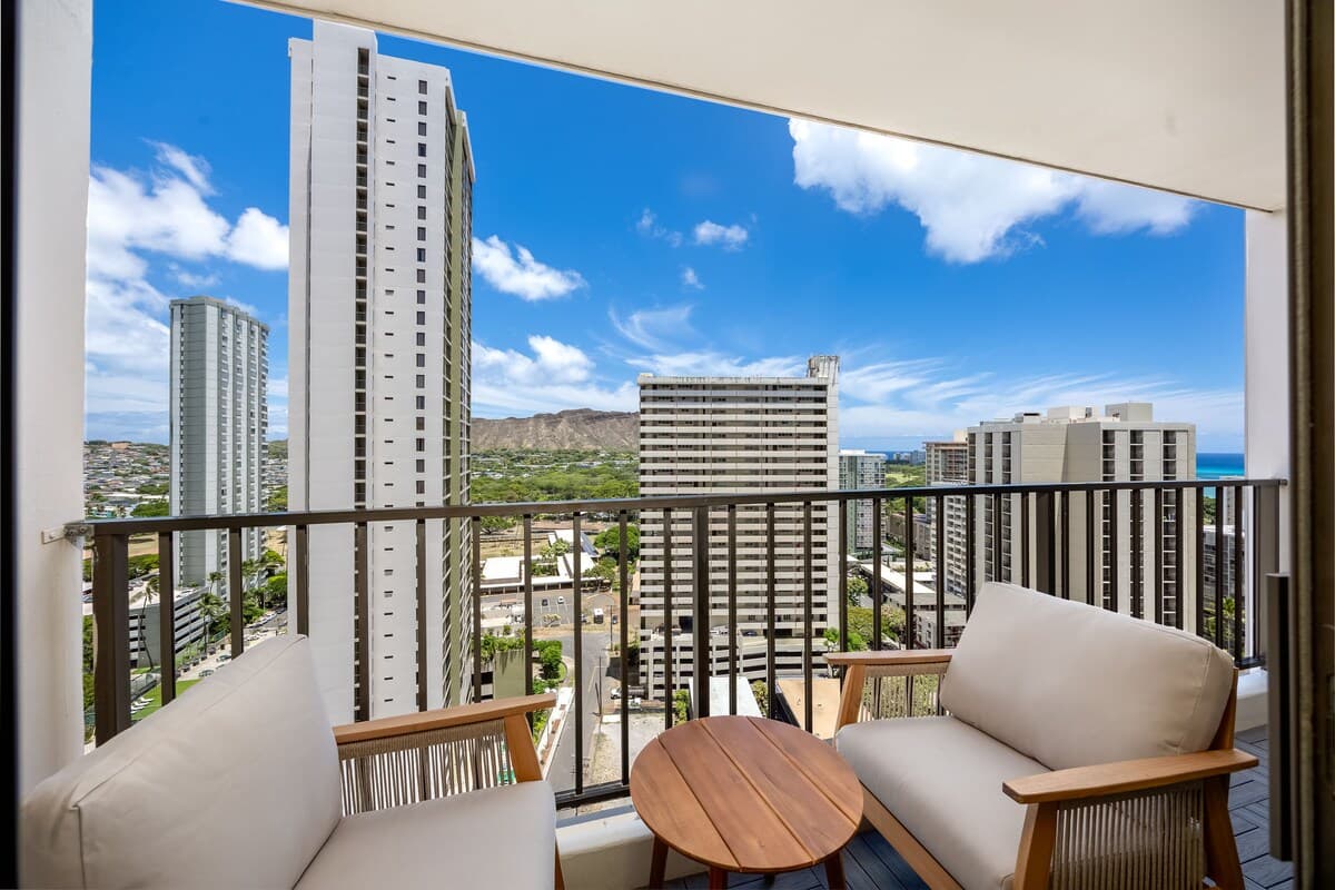 Waikiki condo w/ lanai, views & beach gear - Photo 3