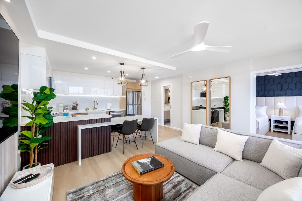 Waikiki condo w/ lanai, views & beach gear - Photo 4
