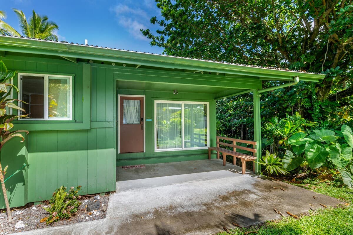 Home in Hilo · ★4.56 · 3 bedrooms · 6 beds · 1.5 private baths - Photo 4