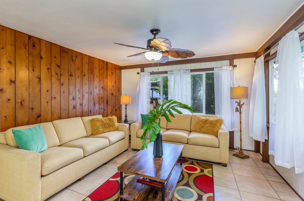 Home in Hilo · ★4.56 · 3 bedrooms · 6 beds · 1.5 private baths - Photo 5