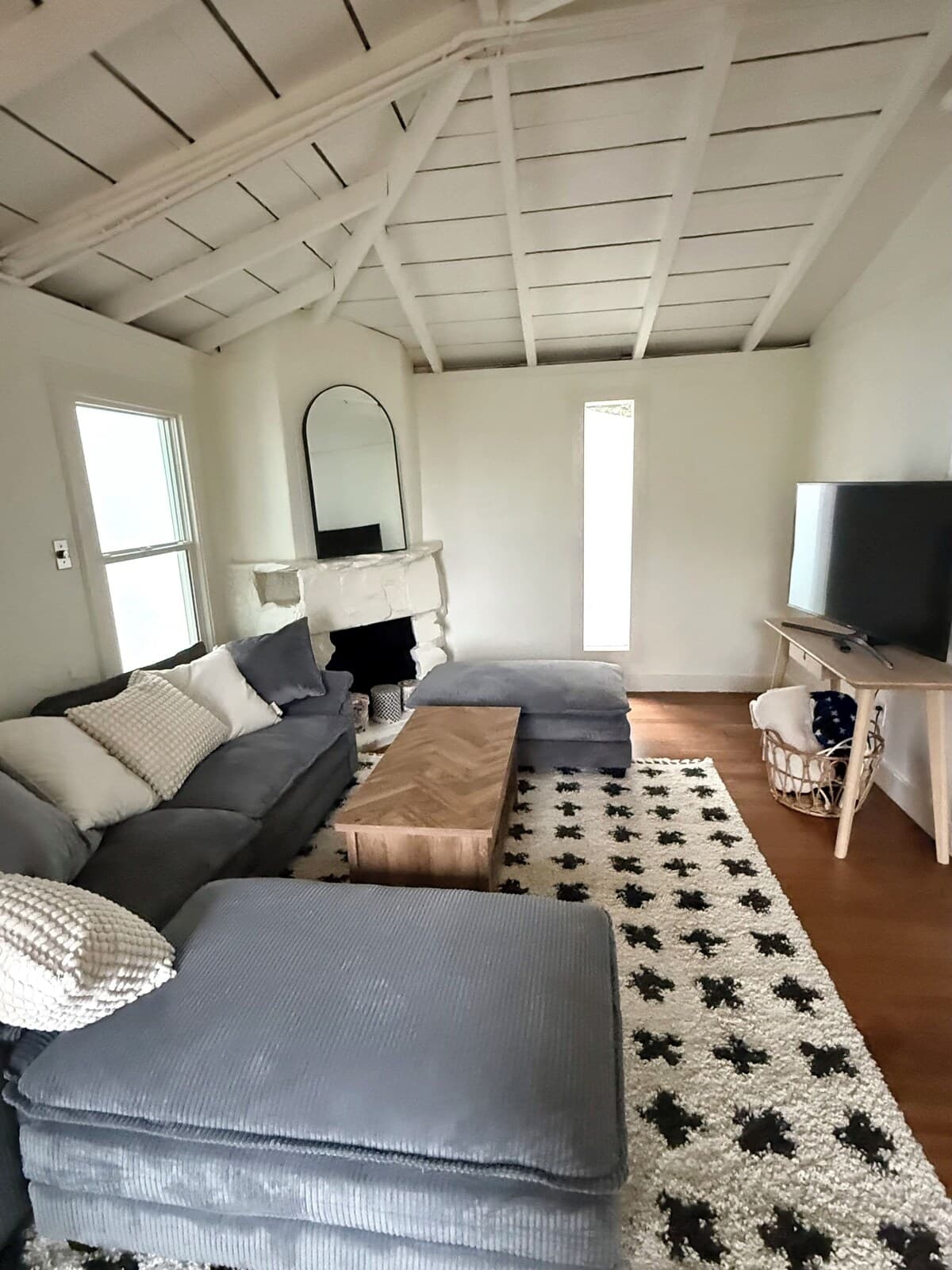 Corona Heights Hilltop Home with 2 Baths & Deck - Photo 2