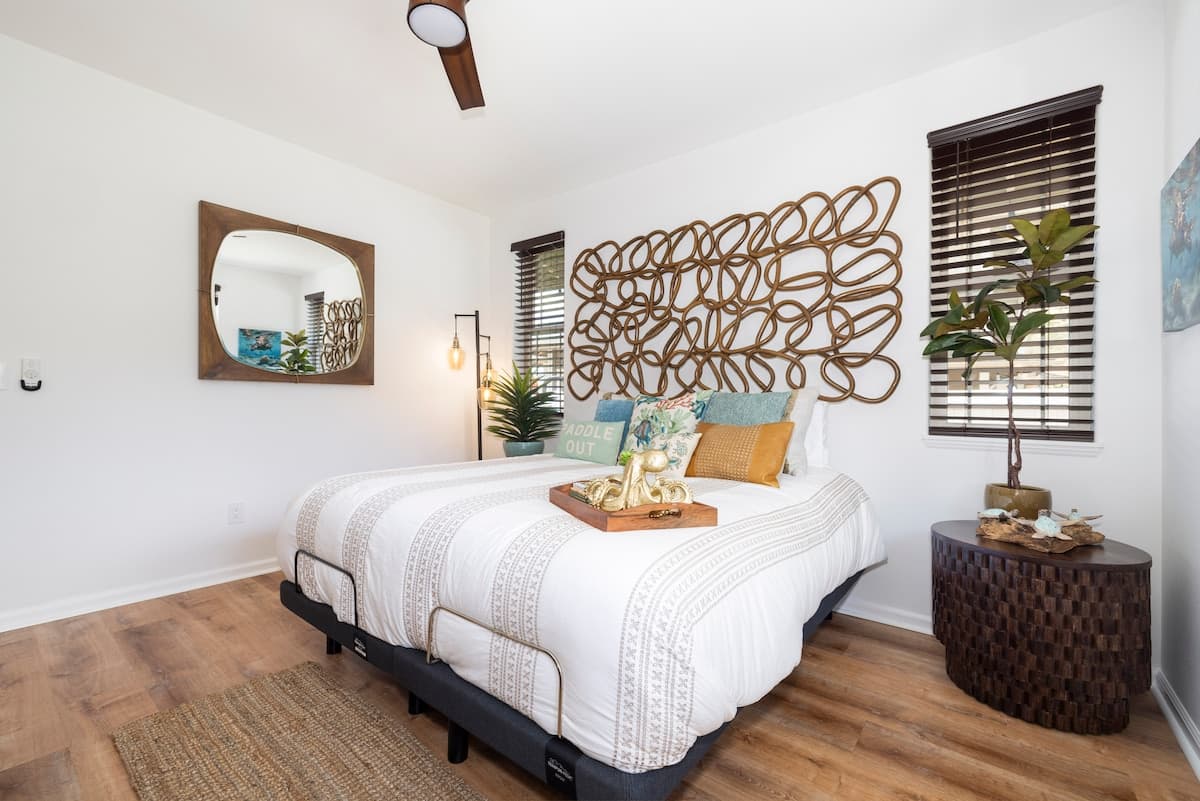 Home in Waianae · ★5.0 · 7 bedrooms · 12 beds · 5.5 private baths - Photo 2