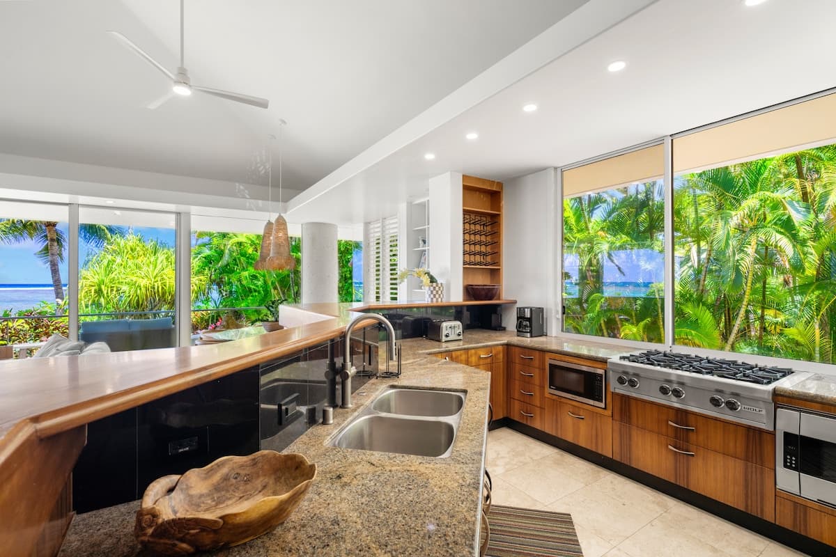 Home in Kilauea · ★4.87 · 3 bedrooms · 5 beds · 3 baths - Photo 3