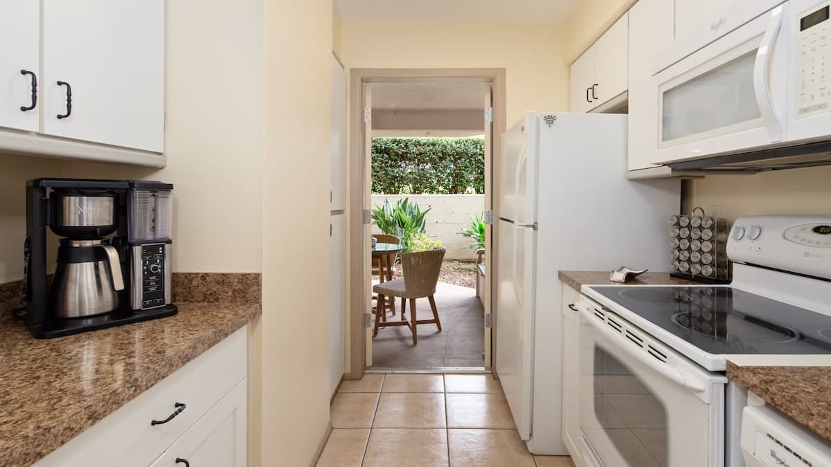 Garden condo, resort amenities! - Photo 4