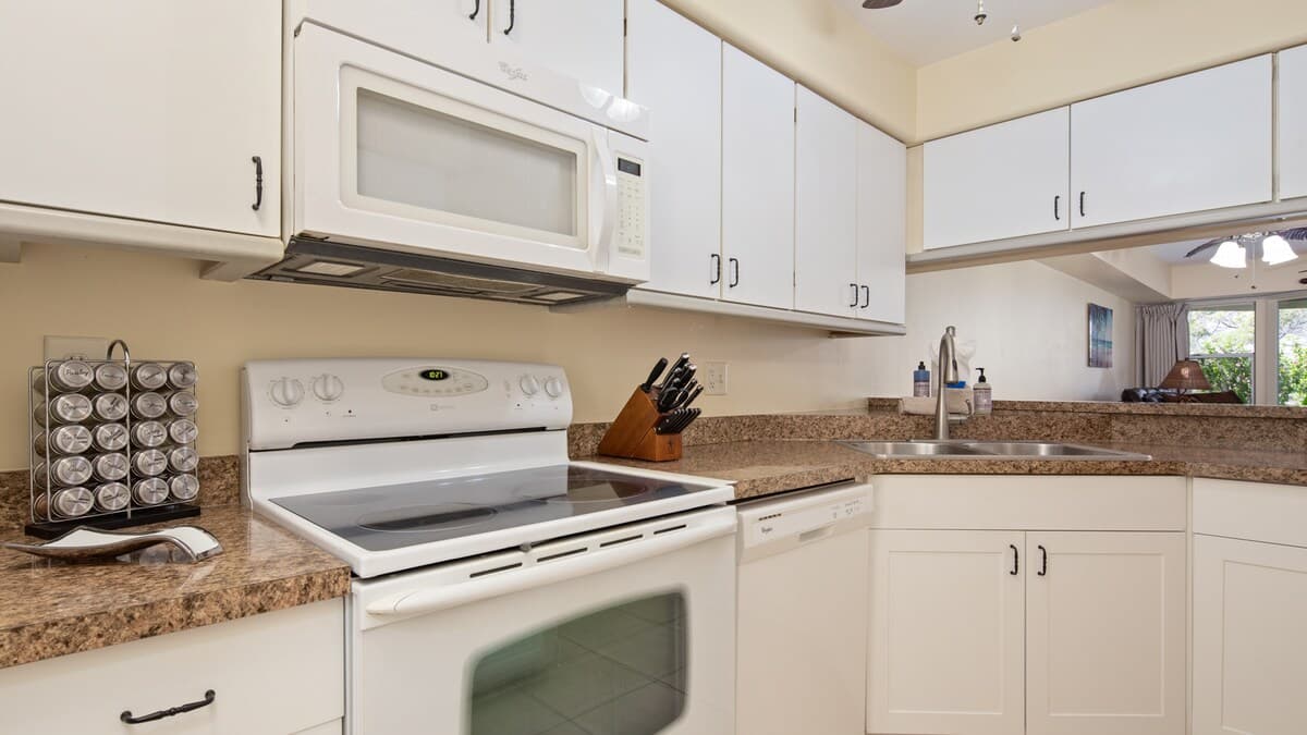 Garden condo, resort amenities! - Photo 5