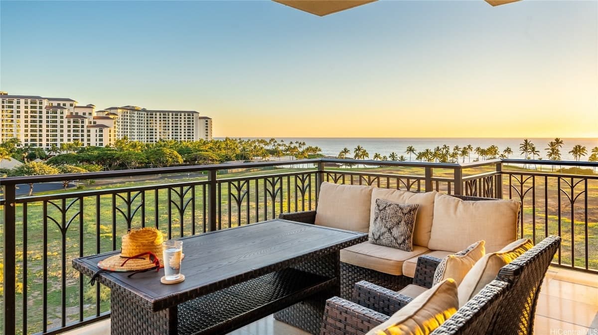 Condo in Kapolei · ★5.0 · 2 bedrooms · 3 beds · 2 private baths - Photo 3