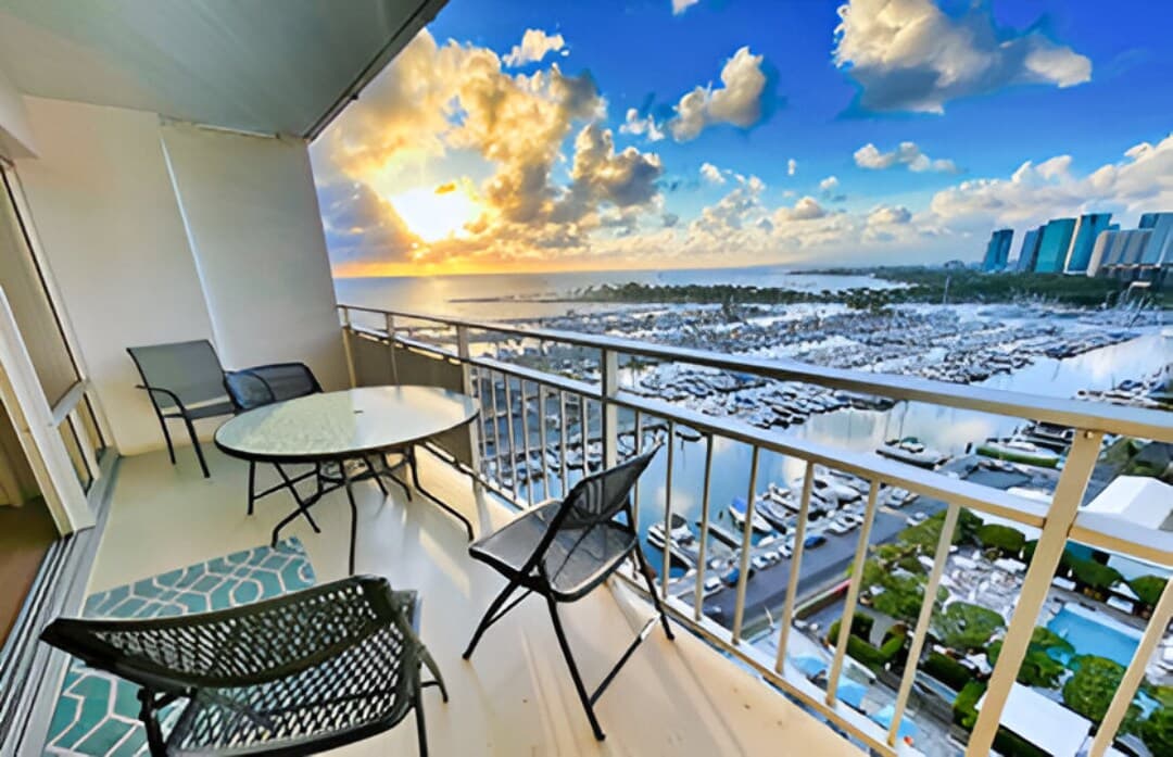 Condo in Honolulu · ★5.0 · 1 bedroom · 2 beds · 1 private bath - Photo 2