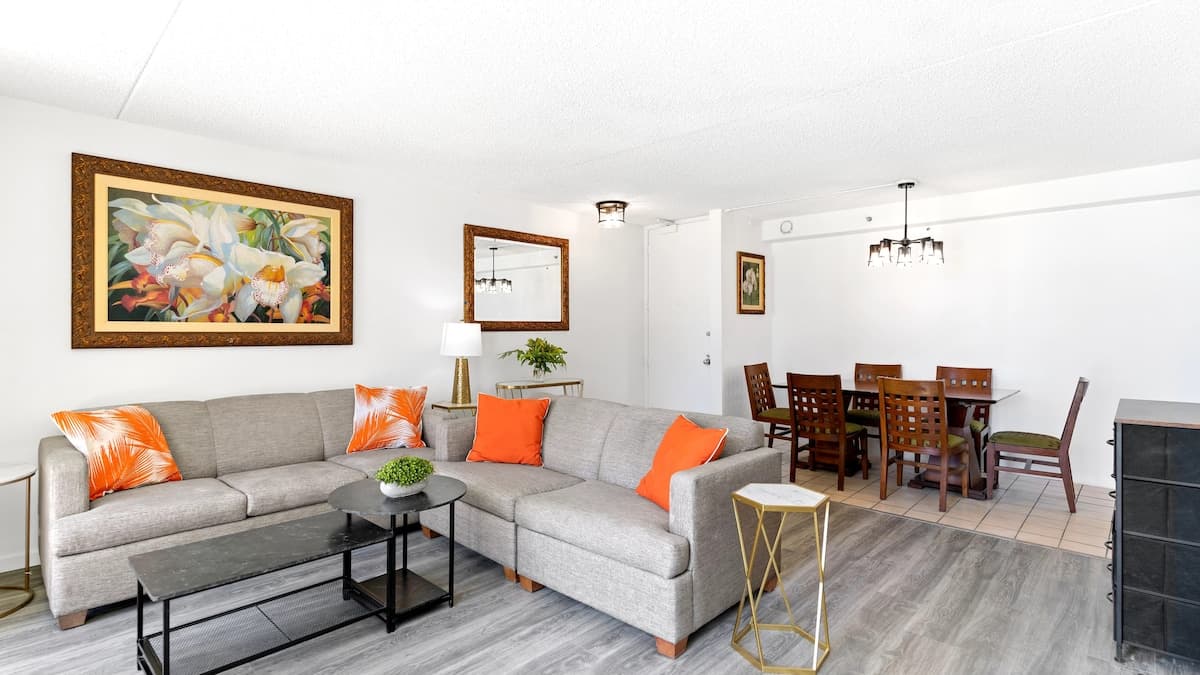 Condo in Honolulu · ★4.52 · 1 bedroom · 2 beds · 1 private bath - Photo 1