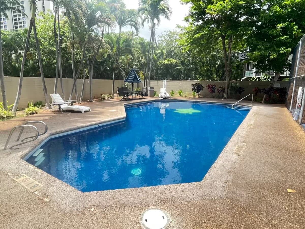 Condo in Honolulu · ★4.89 · Studio · 2 beds · 1 private bath - Photo 5