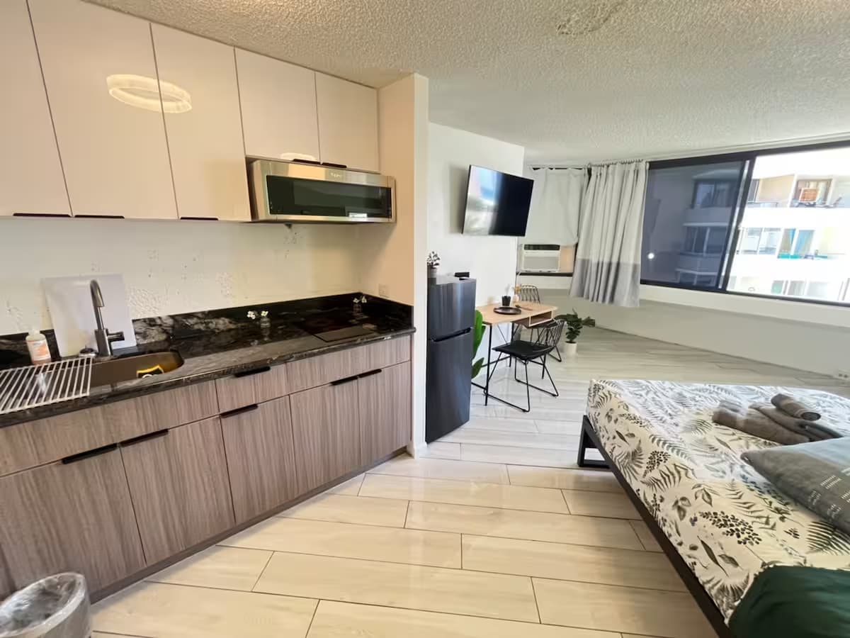 Condo in Honolulu · ★4.89 · Studio · 2 beds · 1 private bath - Photo 1