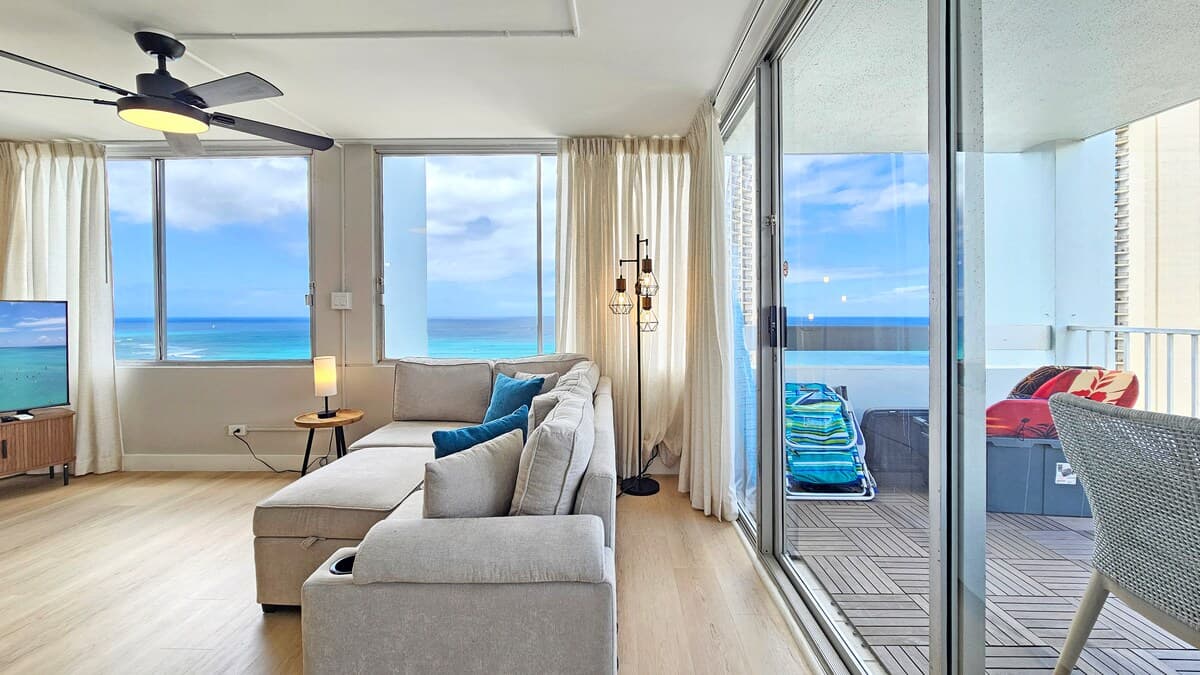24th Floor King bed Modern 1 Bedroom Condo w/pool - Photo 5