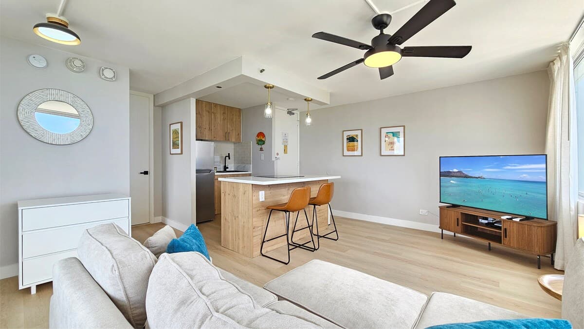 24th Floor King bed Modern 1 Bedroom Condo w/pool - Photo 2