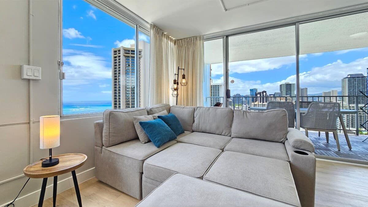24th Floor King bed Modern 1 Bedroom Condo w/pool - Photo 4
