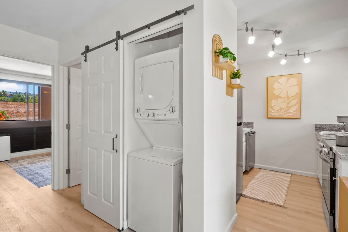 Steps to Sand & Surf - Fully Renovated Condo - Photo 4