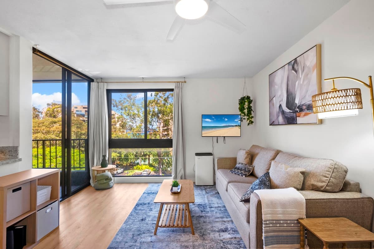 Steps to Sand & Surf - Fully Renovated Condo - Photo 2