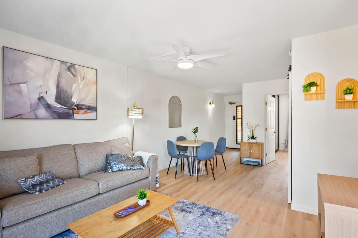 Steps to Sand & Surf - Fully Renovated Condo - Photo 3