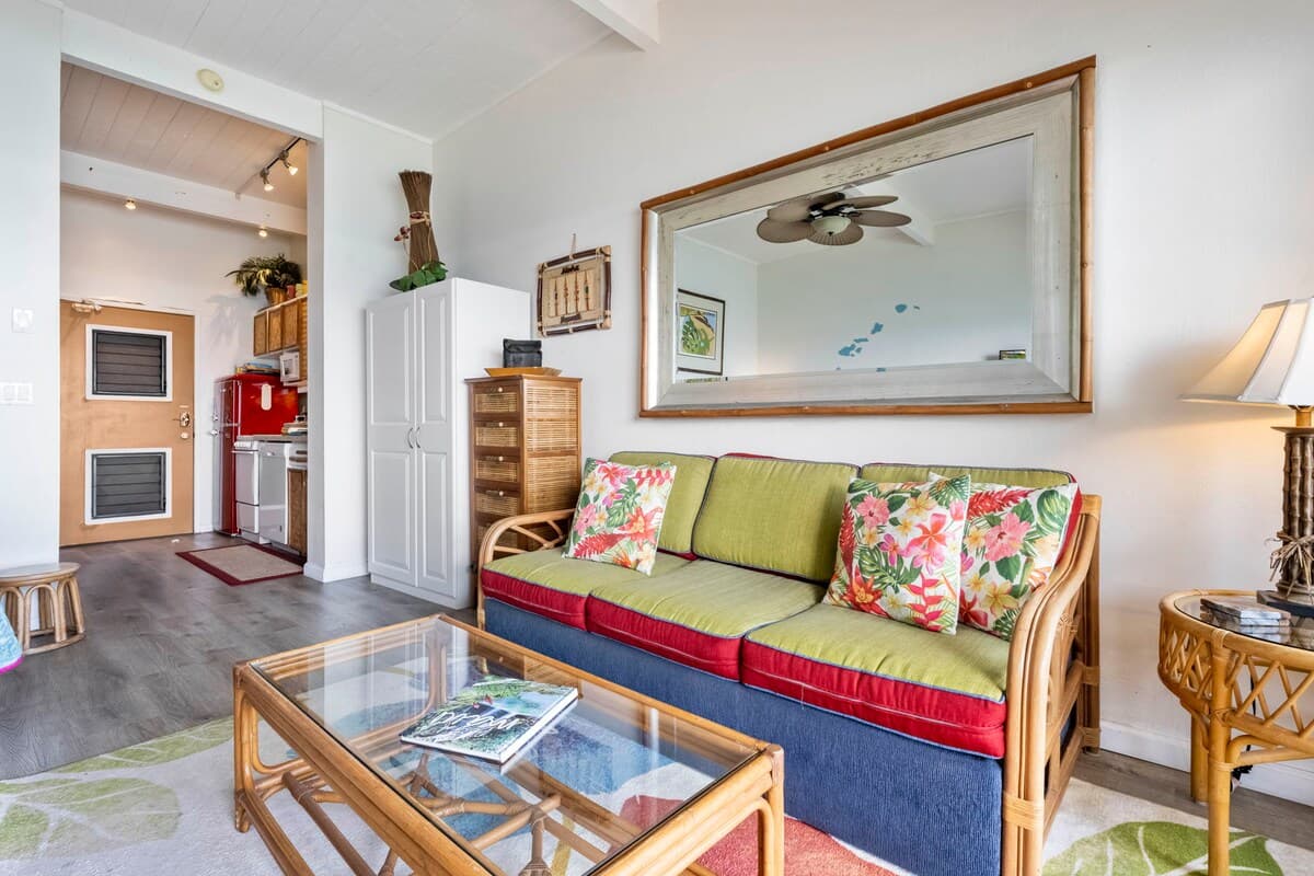 Home in Lahaina · ★4.93 · Studio · 1 bed · 1 private bath - Photo 3