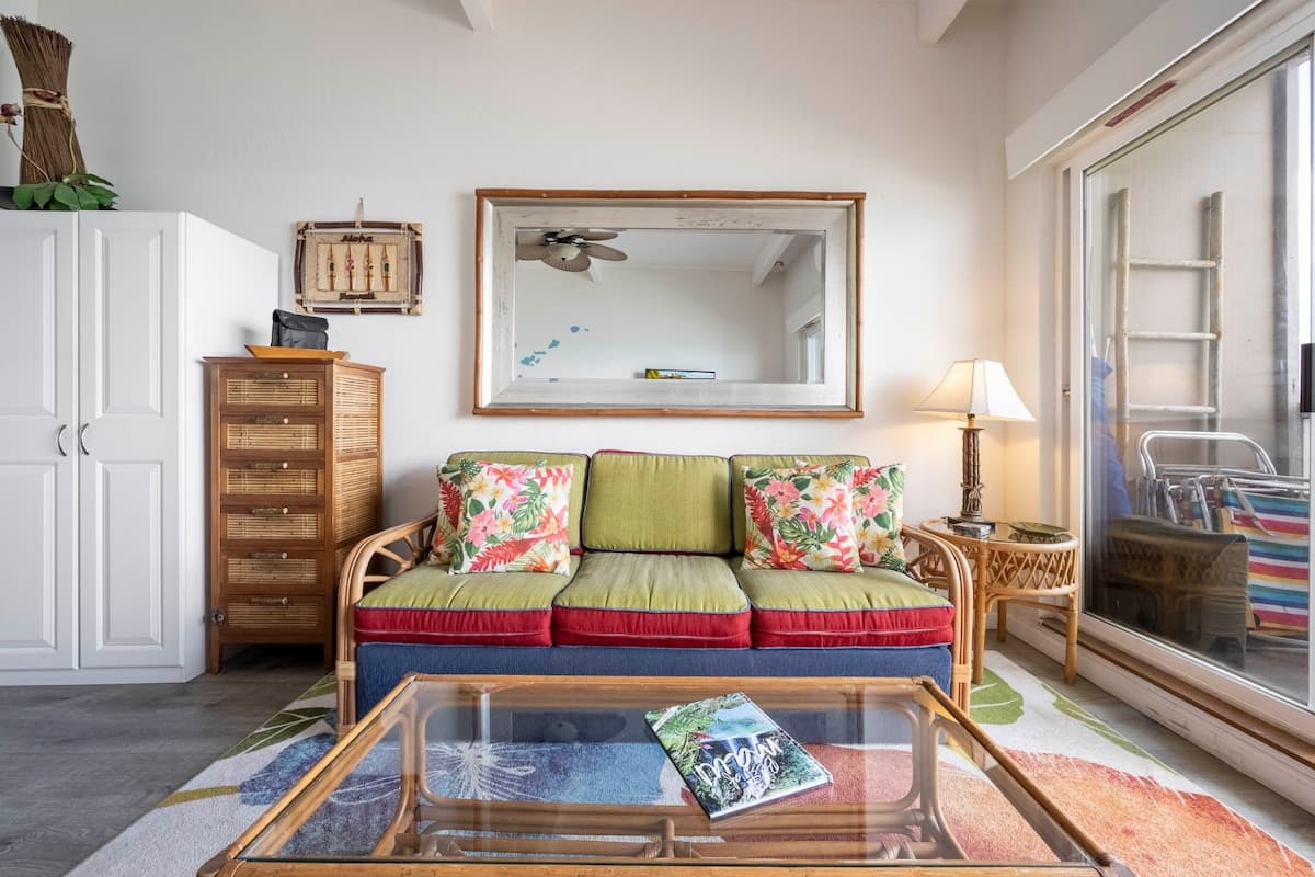 Home in Lahaina · ★4.93 · Studio · 1 bed · 1 private bath - Photo 4