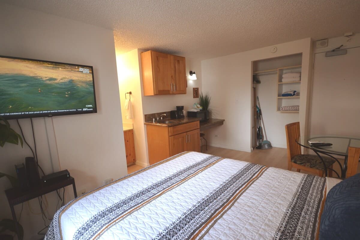 KV1107A Studio 2 blocks to Beach Waikiki - Photo 5