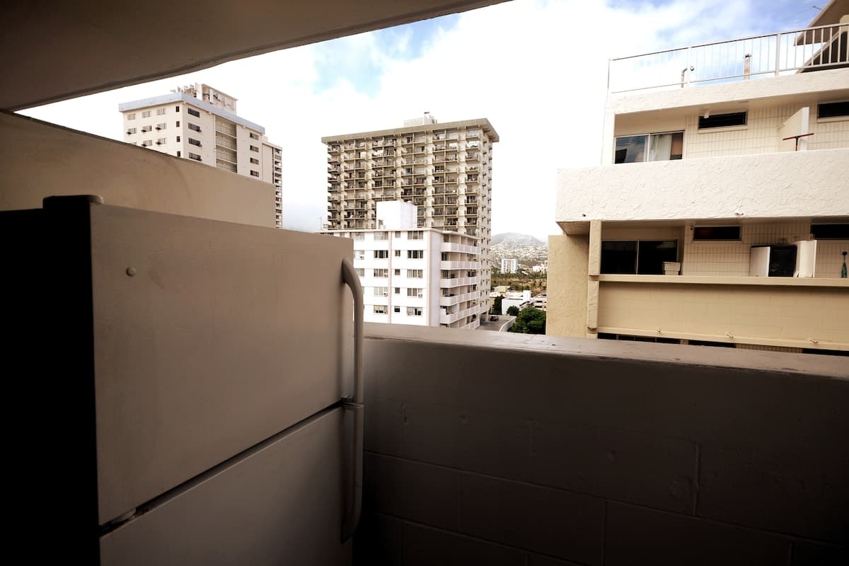 KV1107A Studio 2 blocks to Beach Waikiki - Photo 3