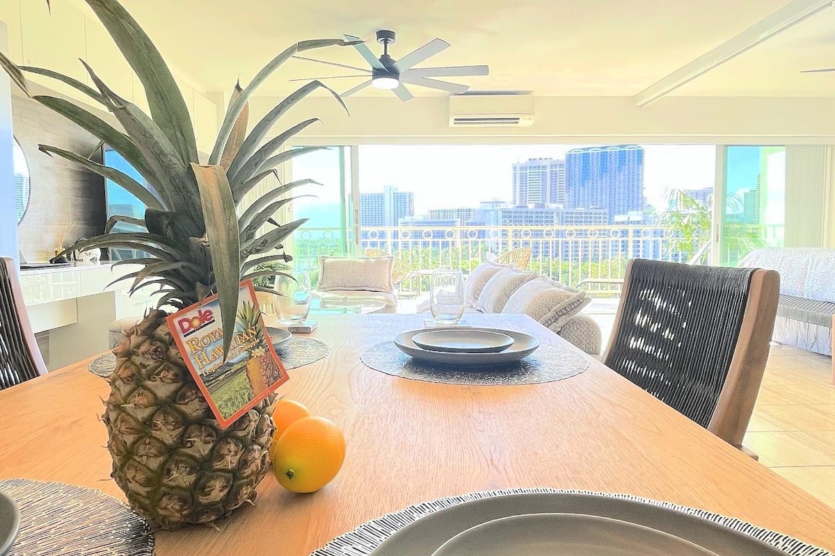 Condo in Honolulu · ★4.89 · 1 bedroom · 1 bed · 1 private bath - Photo 4