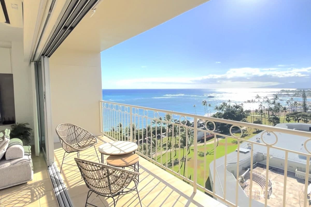 Condo in Honolulu · ★4.89 · 1 bedroom · 1 bed · 1 private bath - Photo 1