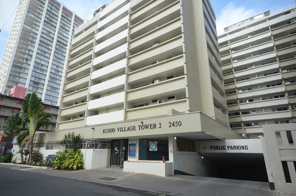 Condo in Honolulu · ★4.54 · Studio · 2 beds · 1 private bath - Photo 1