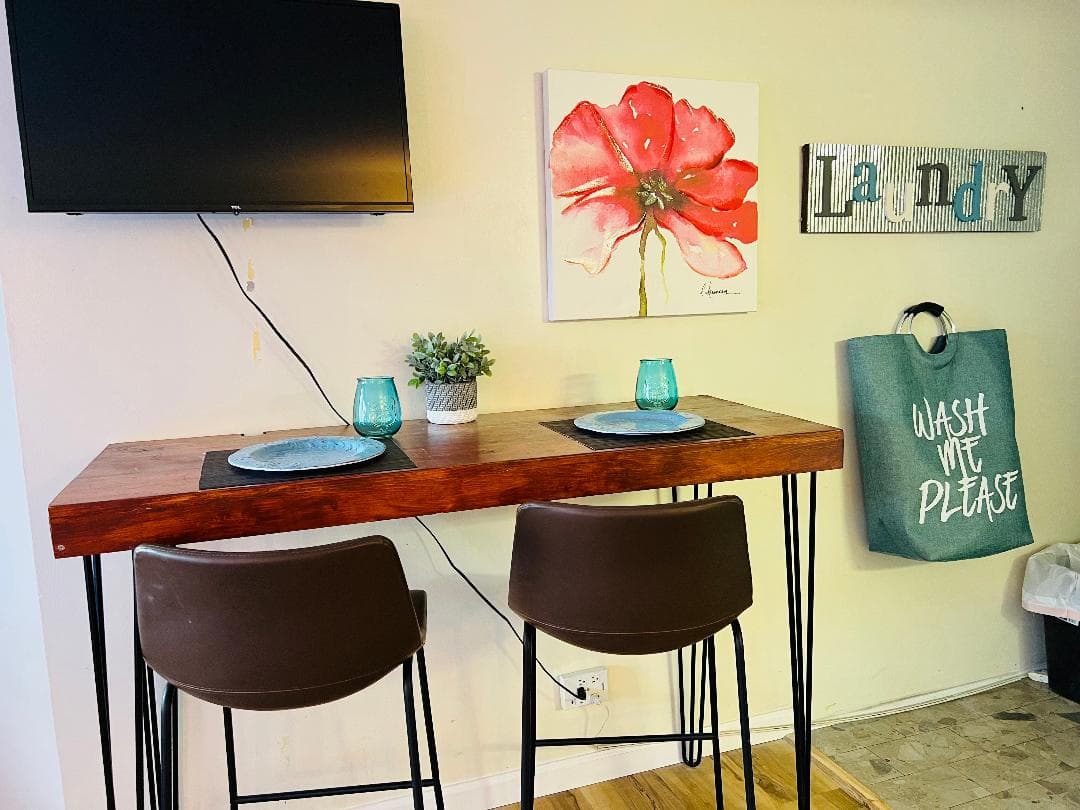 Condo in Honolulu · ★4.58 · Studio · 1 bed · 1 shared bath - Photo 4