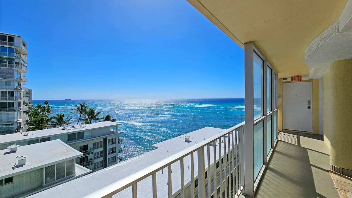 Condo in Honolulu · ★4.36 · 1 bedroom · 1 bed · 1 private bath - Photo 1