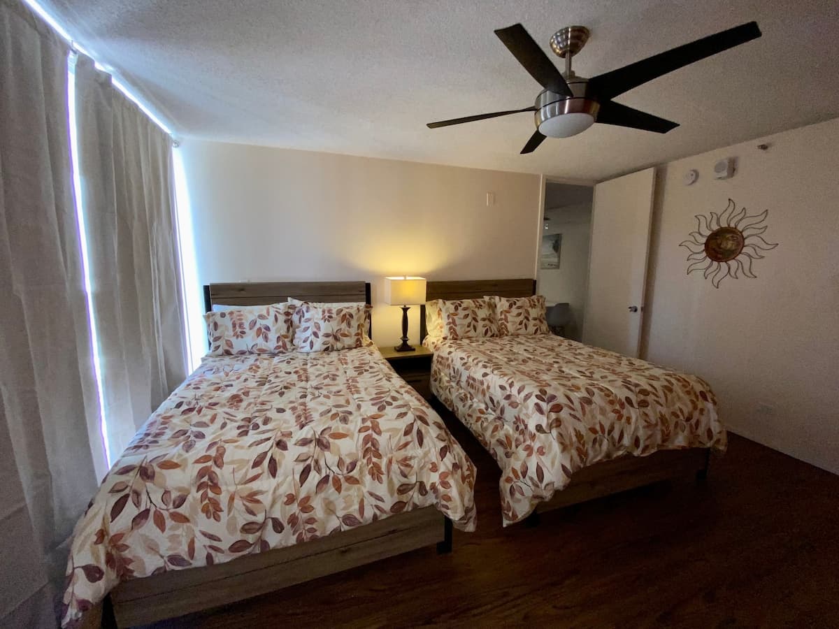 Large One Bedroom Condo w/Parking at Marine Surf - Photo 5