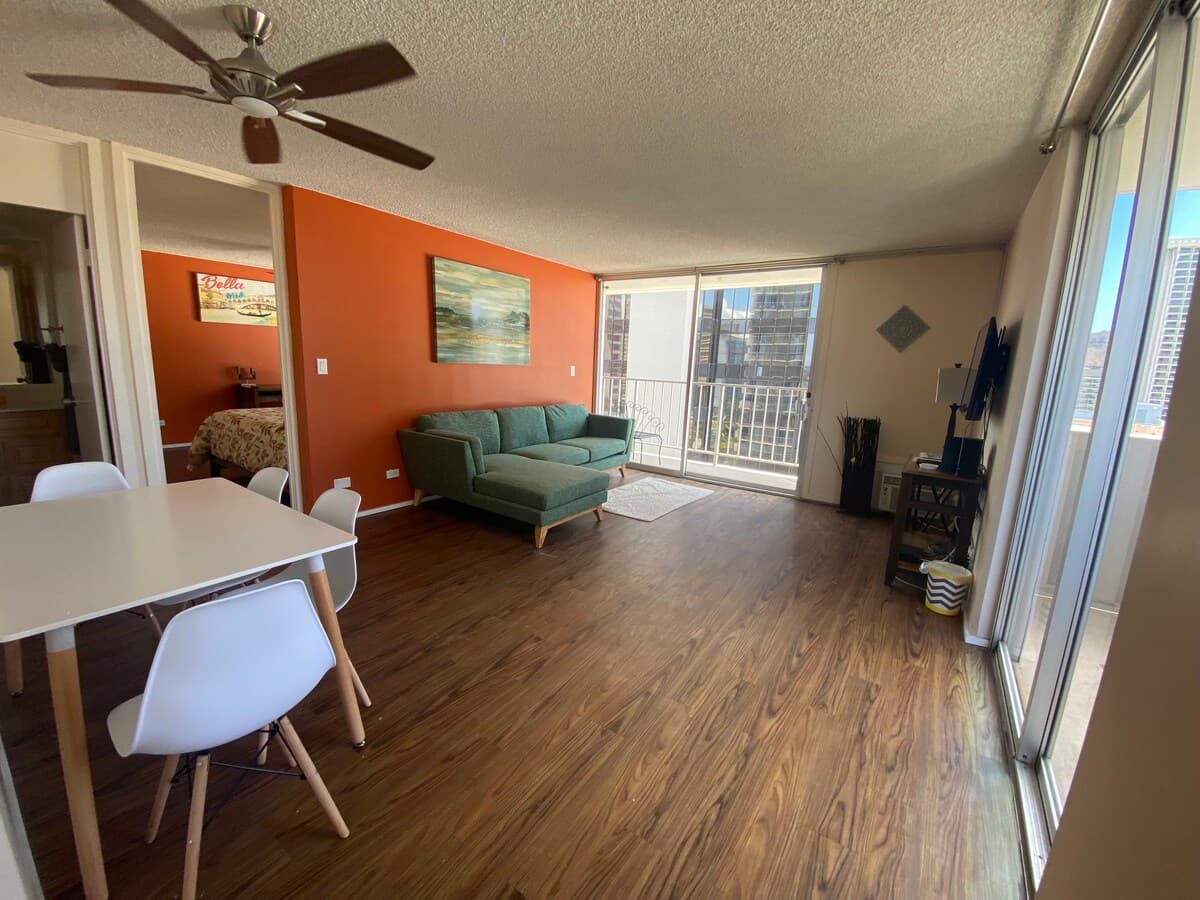 Large One Bedroom Condo w/Parking at Marine Surf - Photo 3