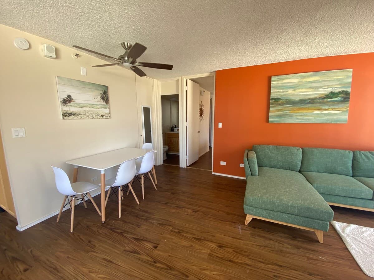 Large One Bedroom Condo w/Parking at Marine Surf - Photo 2