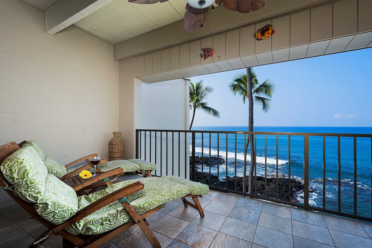 Condo in Kailua-Kona · ★4.86 · Studio · 1 bed · 1 bath - Photo 4