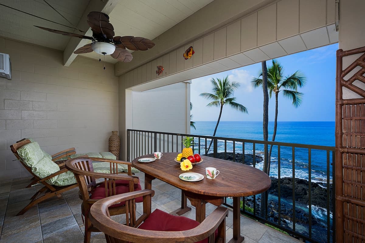 Condo in Kailua-Kona · ★4.86 · Studio · 1 bed · 1 bath - Photo 2