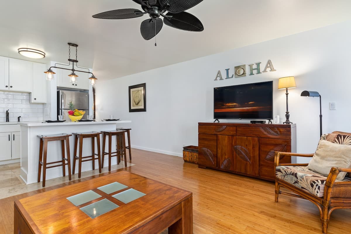 Home in Kahuku · ★4.76 · 1 bedroom · 2 beds · 2 private baths - Photo 5