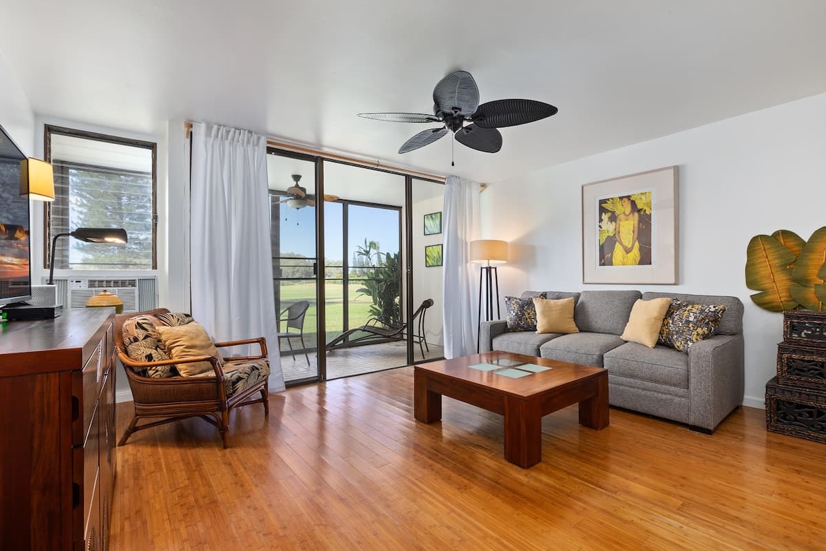 Home in Kahuku · ★4.76 · 1 bedroom · 2 beds · 2 private baths - Photo 1