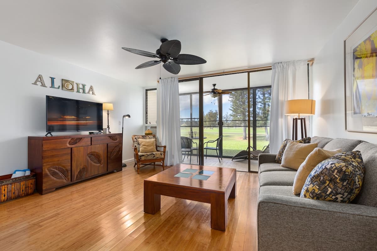 Home in Kahuku · ★4.76 · 1 bedroom · 2 beds · 2 private baths - Photo 3