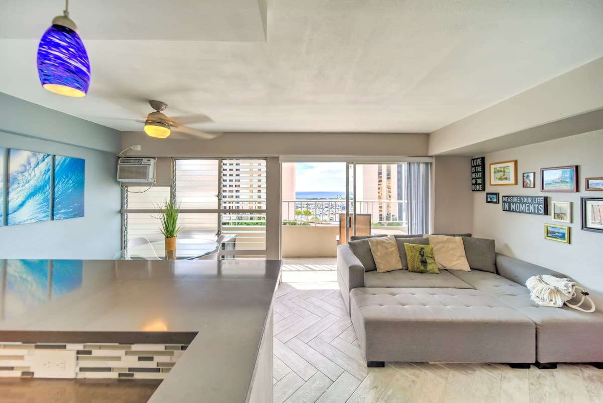 Condo in Honolulu · ★4.79 · 1 bedroom · 1 bed · 1 private bath - Photo 4