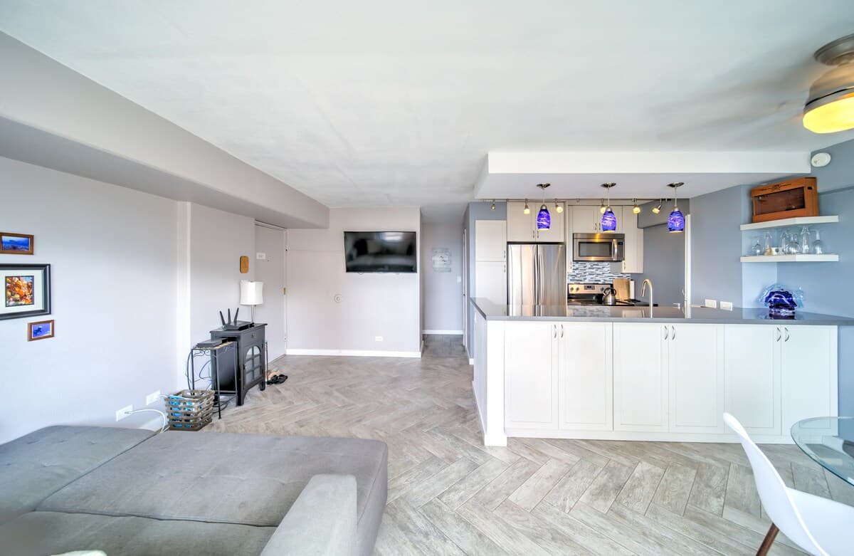 Condo in Honolulu · ★4.79 · 1 bedroom · 1 bed · 1 private bath - Photo 5