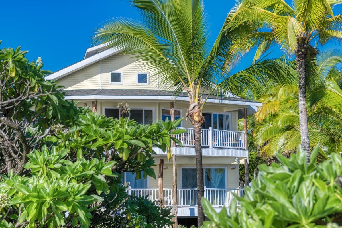 Home in Keaau · ★4.93 · 3 bedrooms · 4 beds · 2 baths - Photo 2